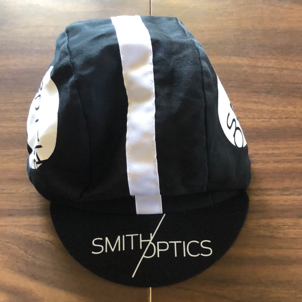 SMITH CYCLE CAP. SMALL. BLACK/WHITE